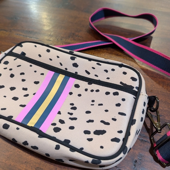 Neoprene crossbody purse Adjustable Strap 10 inch New without tags - Picture 2 of 5